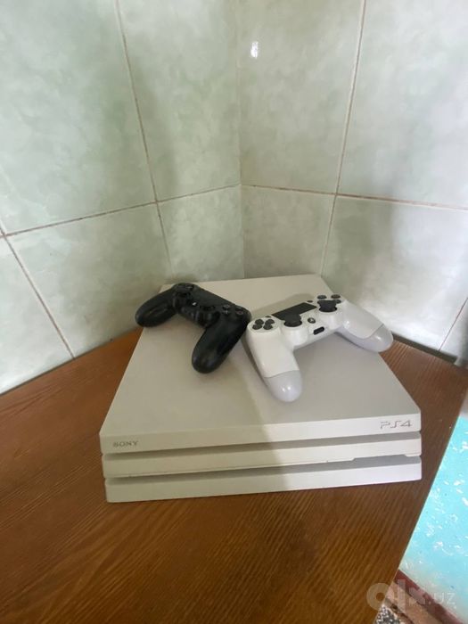 PlayStation 4 pro sotiladi 250 dollar