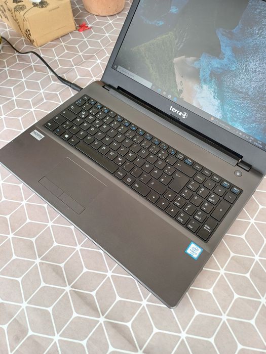 Laptop i3-6th ssd ddr4