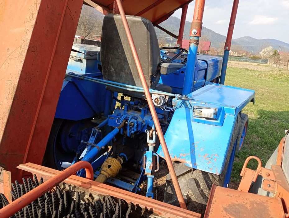 Vând tractor Universal 445