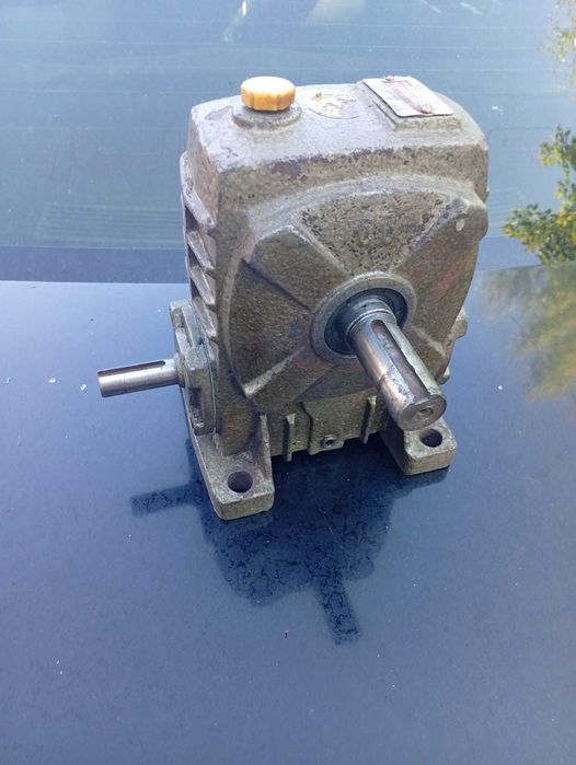 Угловой редуктор