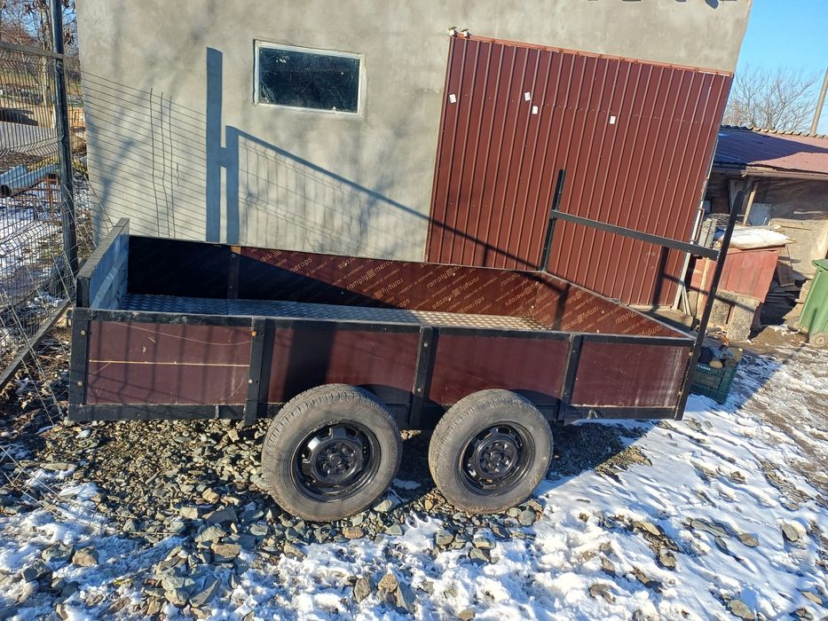 Vand remorca auto neânmatriculată.