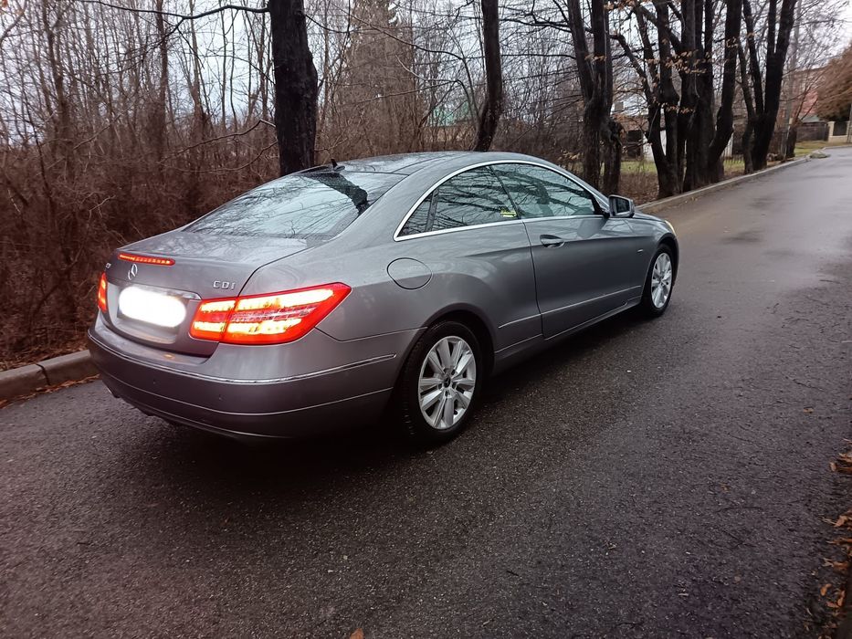 Vând 8000 euro  Mercedes Benz E220 coupe