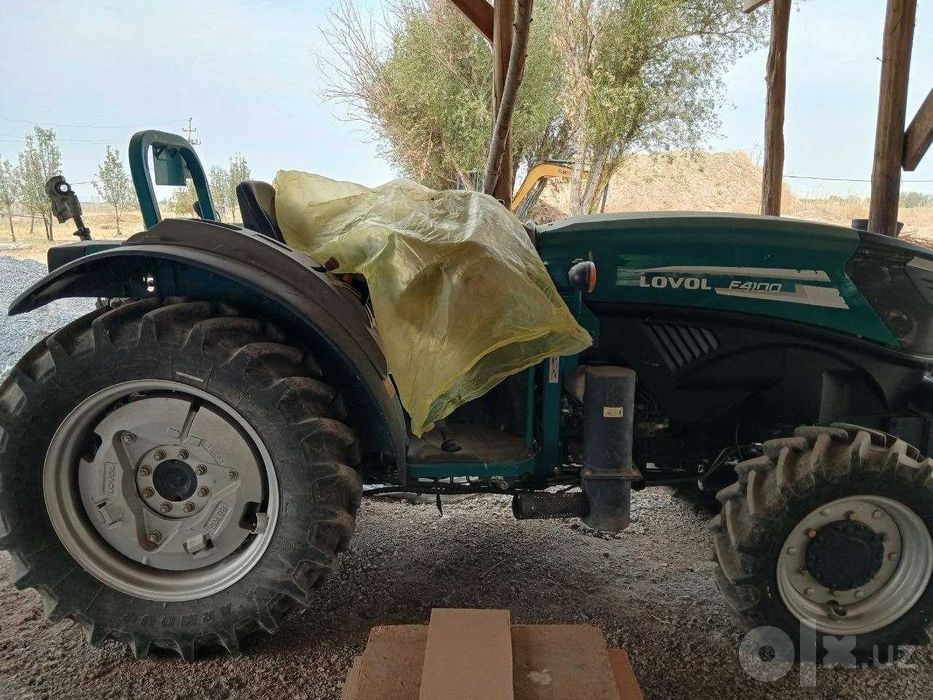 Traktor LOVOL F4100