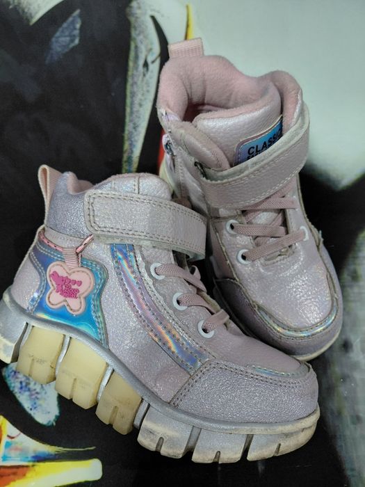 Продам весенние ботинки.