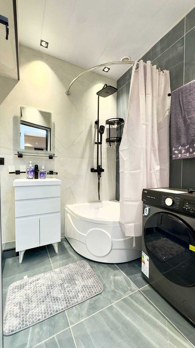 Продается на Цуме 2х комнатная квартира с новым евро ремонтом