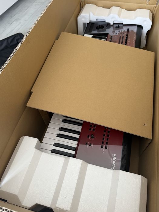 Korg kronos 3 с гаранция 20 месеца остатъчна