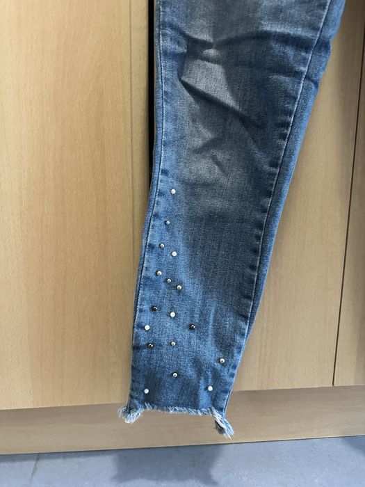 Дамски дънки с декоративни елементи