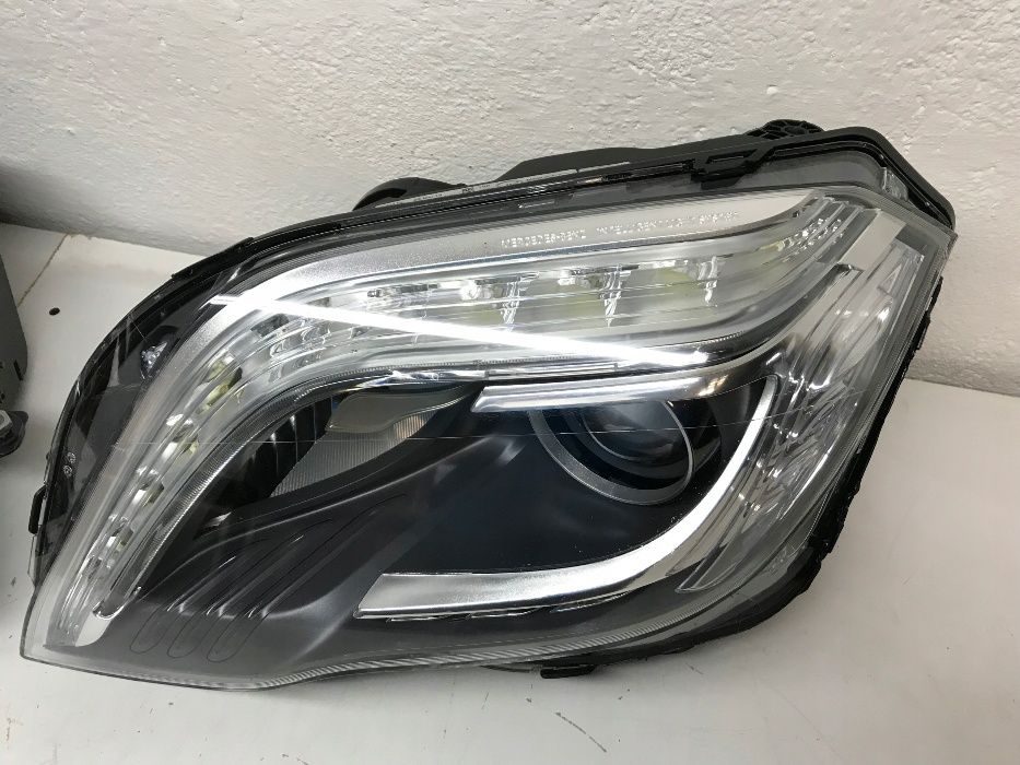 Mercedes Glk X204 W204 far stanga ils far dreapta bi xenon  facelift