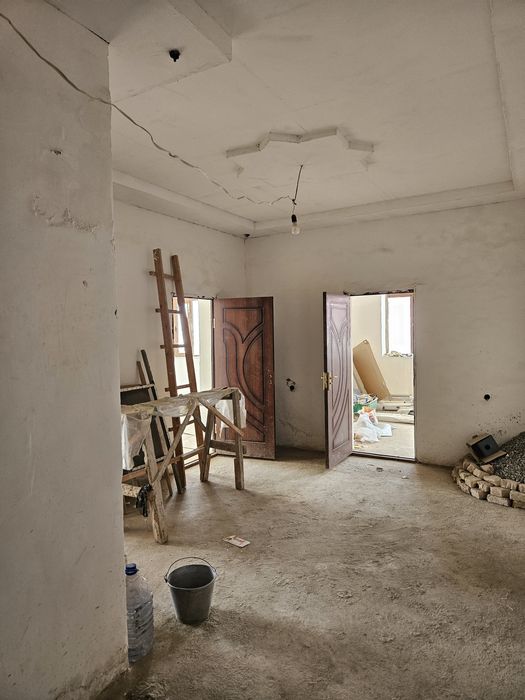 Карши Инфин банк тугрисида 3 этаждан 2 хонали 96 кв Дом сотилади.