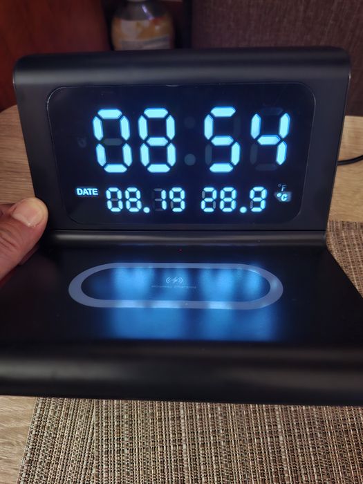 Ceas de birou cu încărcare