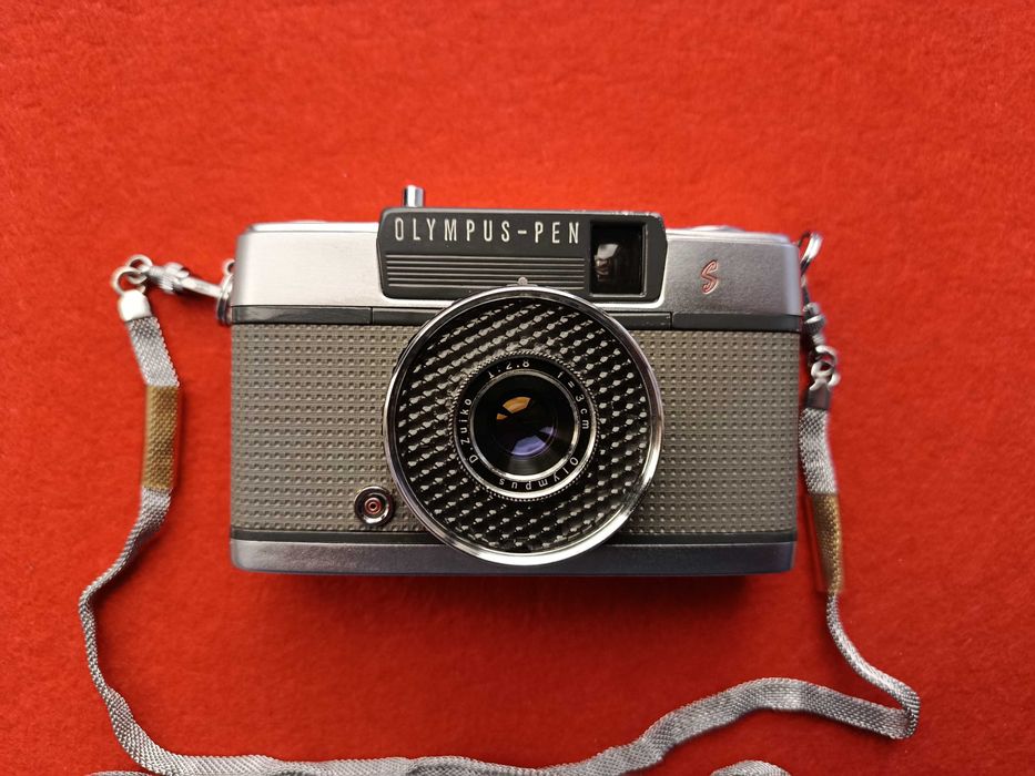 Полукадровый плёночный фотоаппарат олимпус