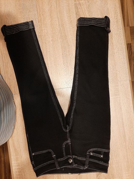 Нов ,еластичен и ефектен,черен елек,Eластични  слим дънки и камуфлажен