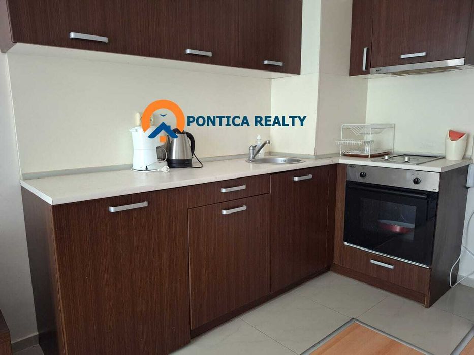 Тристаен с гледка море в Свети Влас