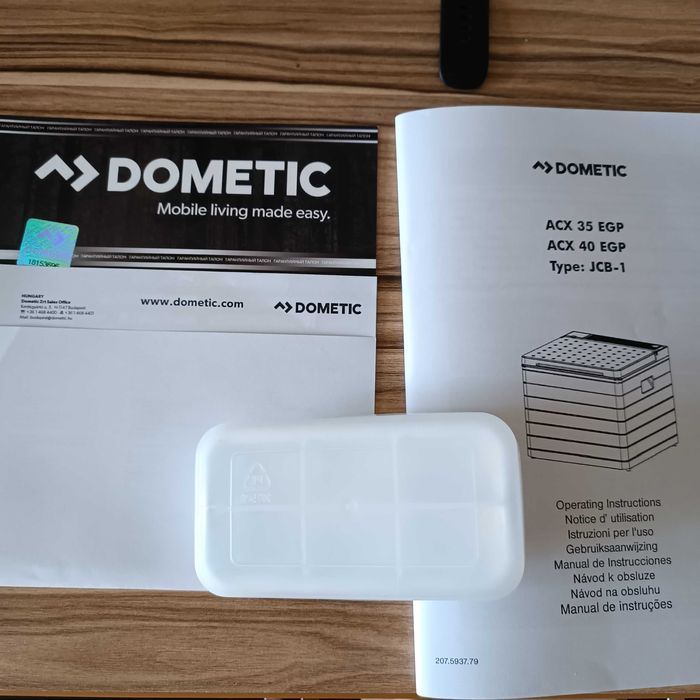 Автомобильный холодильник Waeco-Dometic Combicool.