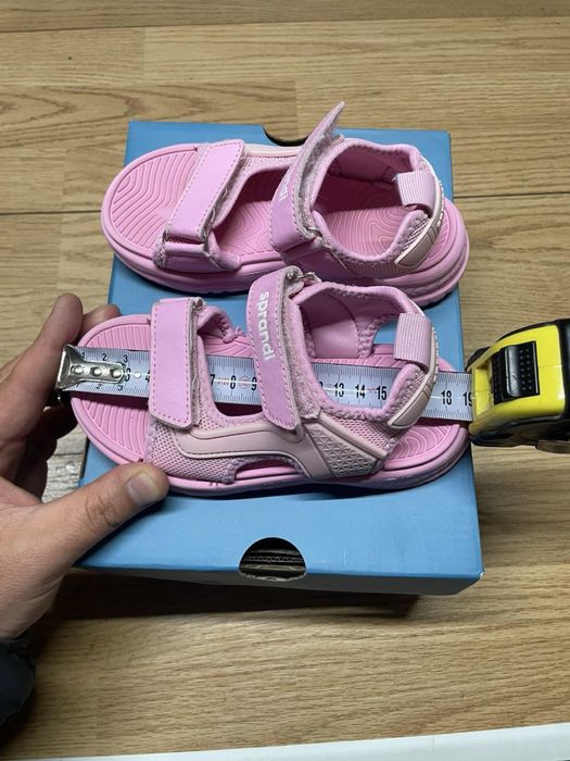 Продавам детски сандалки Sprandi номер 28.