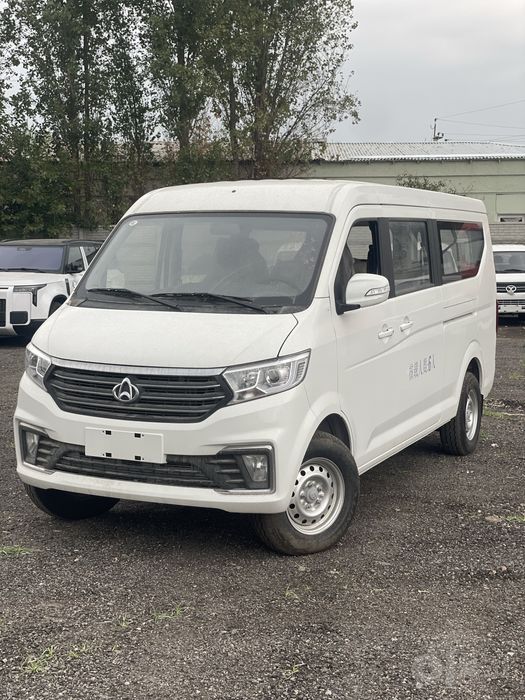 Changan V5 minivan
