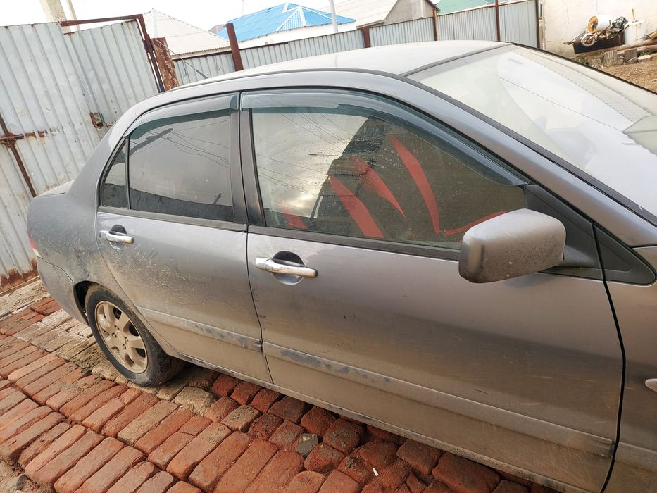 Митсубиси лансер