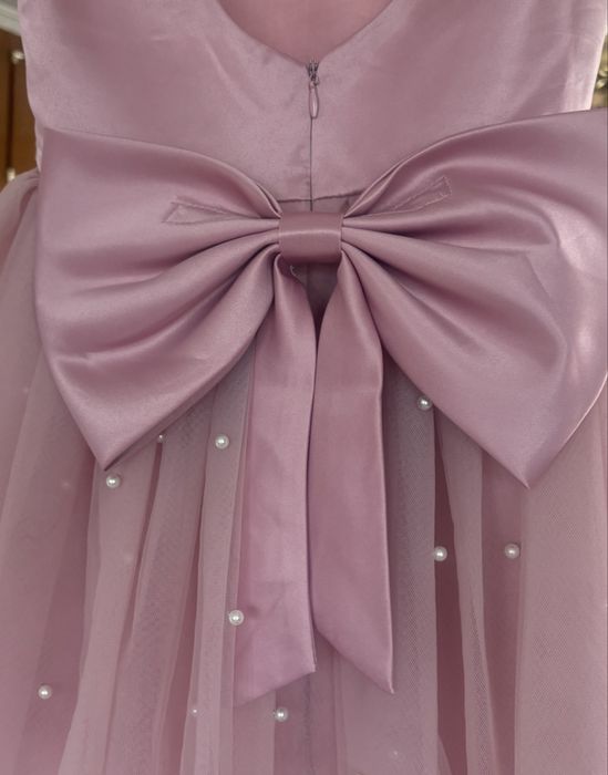 Прекрасна официална рокля с тюл и перли 92 размер