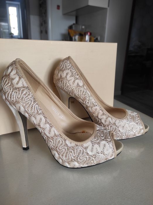 Обувь , за  4 пары  10000