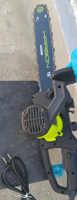 Электро-пила почти новая