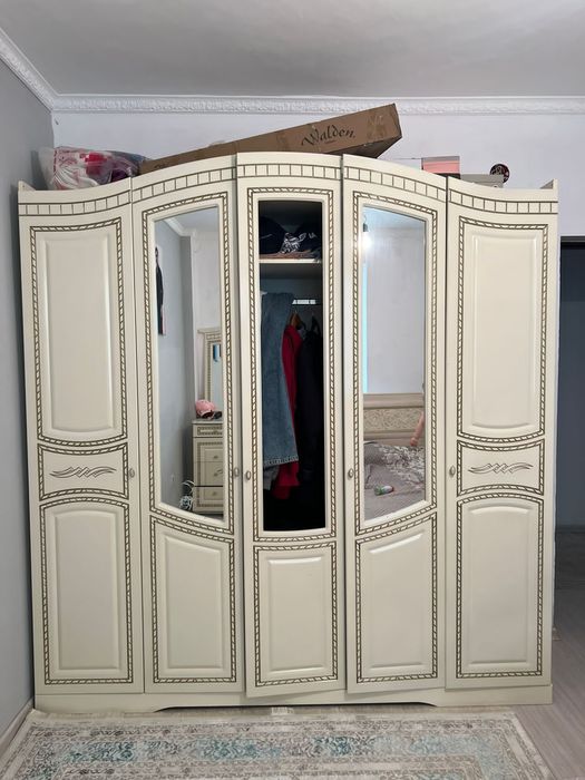 Продаетсья шифонер, комод, тумба,..