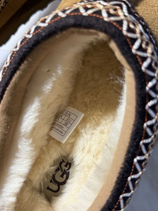 UGG tazz noi in cutie