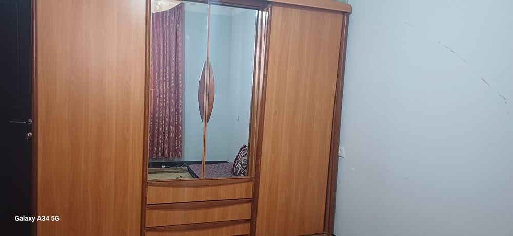 Mebel sotiladi divan shkaf 2ta tumbasi trimosi bor