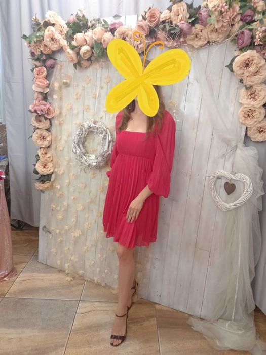 Vând rochie eveniment asos model plusat și mâneci cu volum