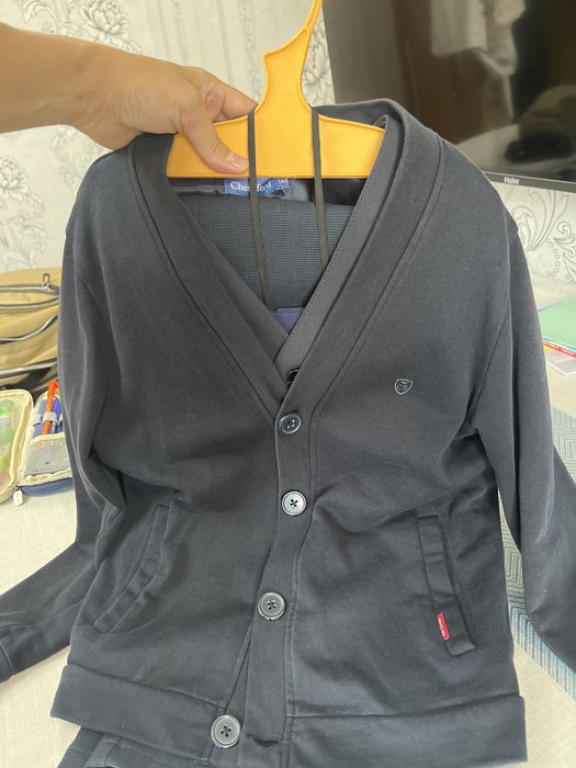 Школьные брюки желетка и кофта