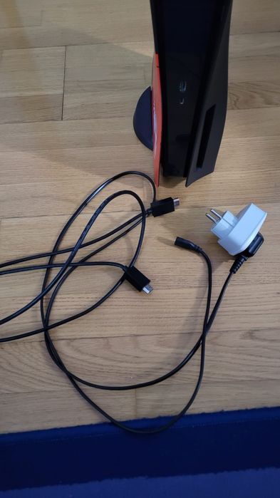 PS5 cu 4 jocuri (fara controller)