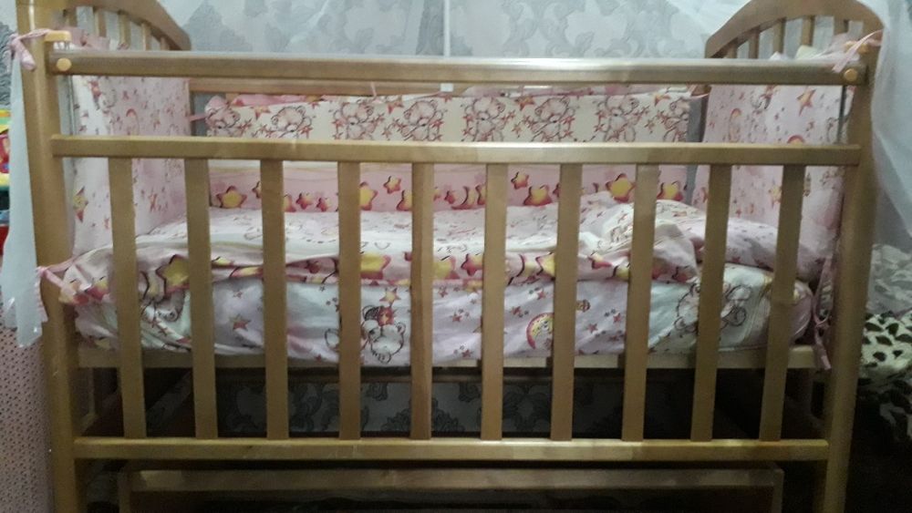 Продам кроватку качалку