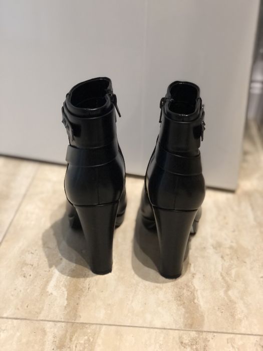 Зимни черни боти с висок ток Bata