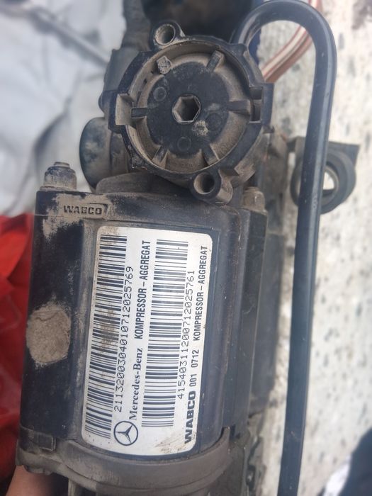 Компресор  въздушно окачване mercedes w220 s class