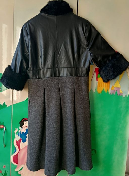 Продам пальто на девушку.