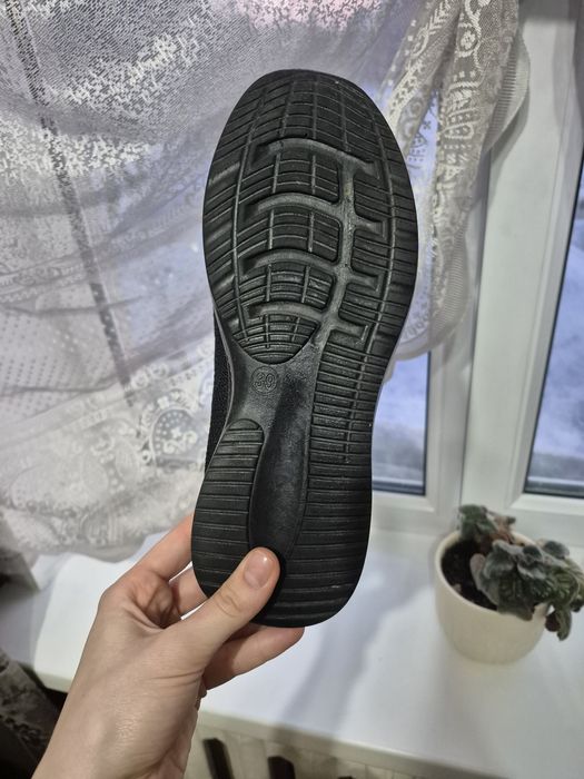 Кроссовки лёгкие