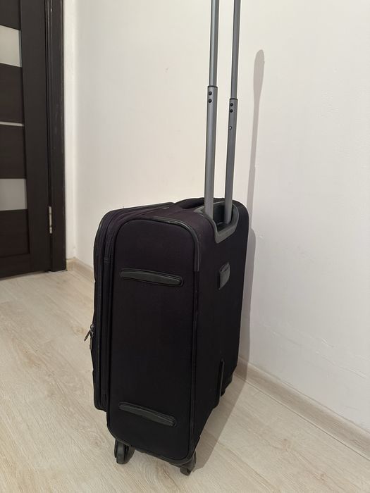 продаются 2 чемодана