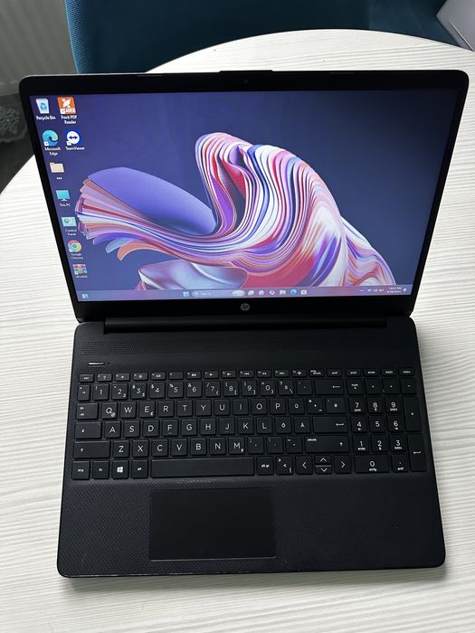 Laptop HP 15 * Intel i5 11th Gen * 8Gb RAm * SSD240 *bateria 5h *USB C