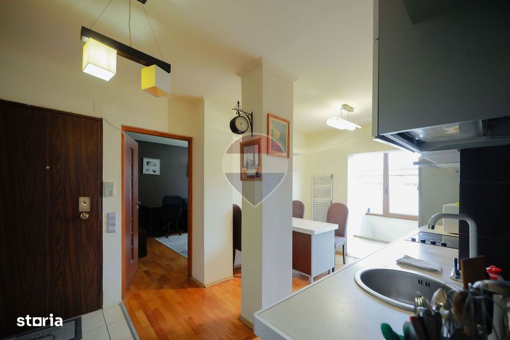 De vânzare apartament cu 3 camere, în zona Decebal
