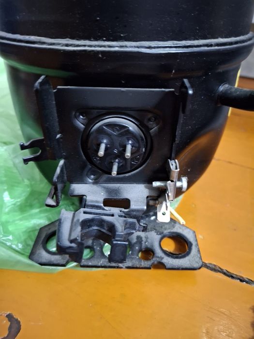 Мотор компрессор холодильника