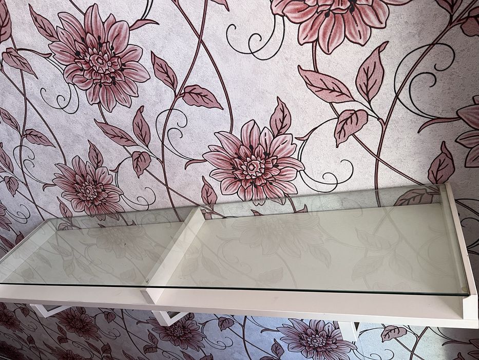 ИКЕА полка белая , стекло