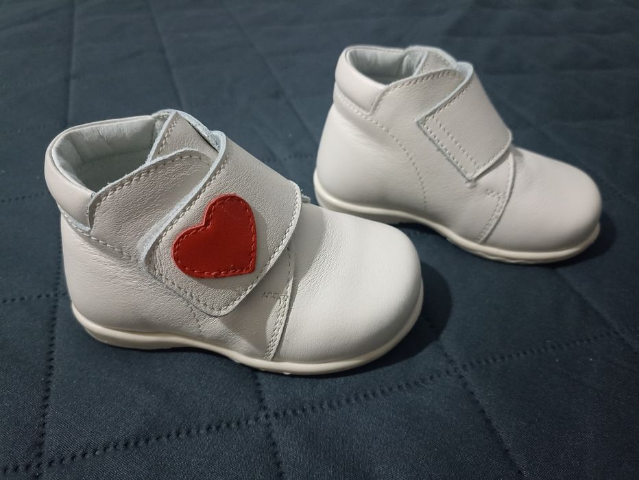 Ghete fete din piele cu talonet