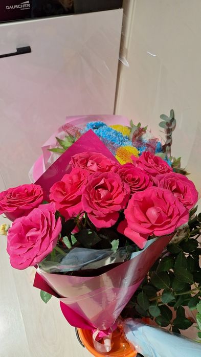 Цветы, совсем новые. 2 букета отдам за 5000