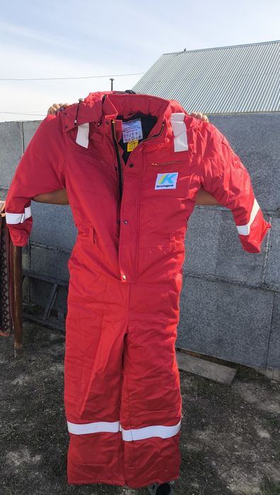 Продается комбинезон зимний