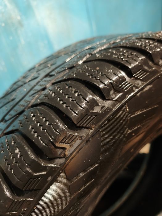 Продам  резину 265/65R17