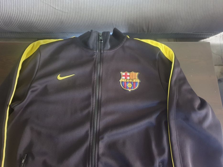 Продавам суичър Nike  FKB BARCA