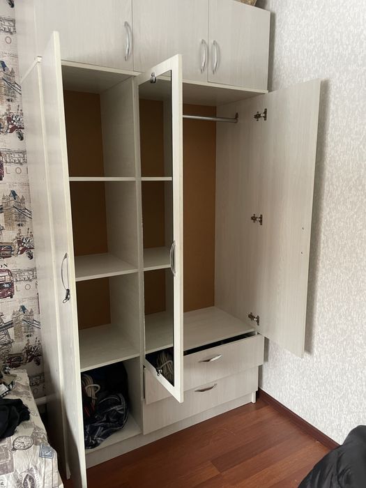 Шкаф с полкой продаю