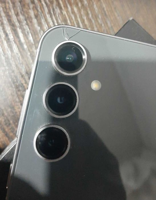 Samsung S23FE; 8/256; Vietnam;