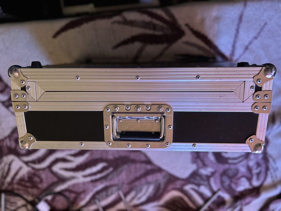 Flight case transport consolă DJ Traktor S2 MK3