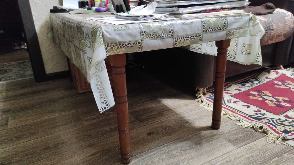 Журнальный стол деревянный