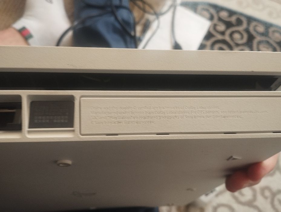 PlayStation 4slim 1tb